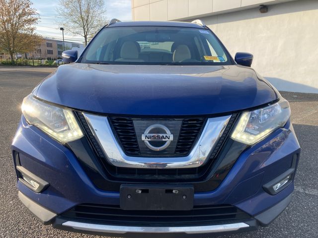 2017 Nissan Rogue photo 8 of 14