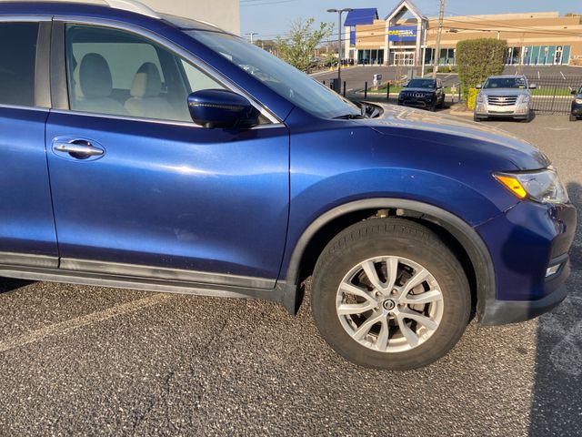 2017 Nissan Rogue photo 7 of 14