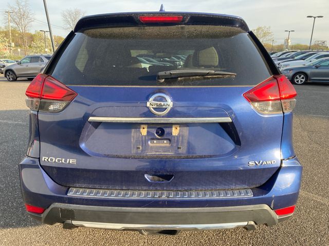 2017 Nissan Rogue photo 4 of 14