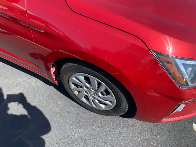 2019 HYUNDAI Elantra photo 14 of 20