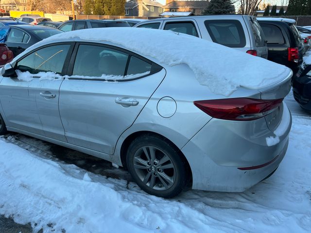 2017 HYUNDAI Elantra photo 2 of 4