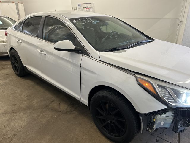 2015 HYUNDAI Sonata photo 2 of 6