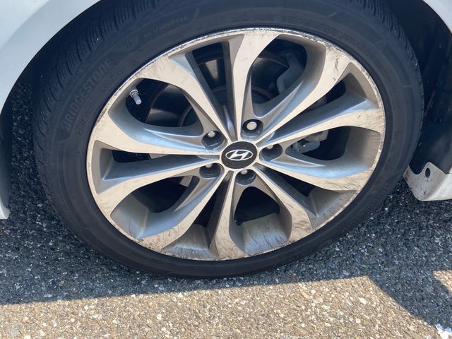 2013 HYUNDAI Sonata photo 2 of 17