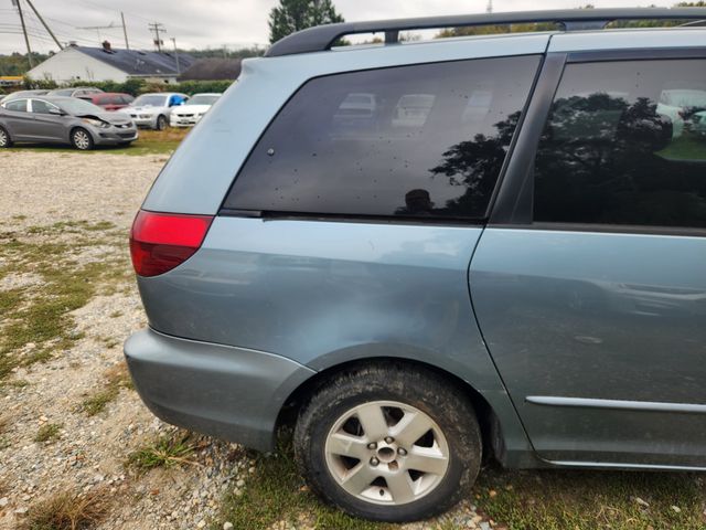 2005 Toyota Sienna photo 6 of 19
