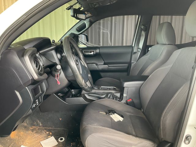 2016 TOYOTA Tacoma photo 11 of 14