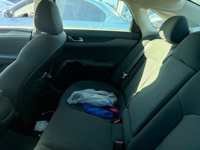 2021 Kia K5 photo 4 of 6