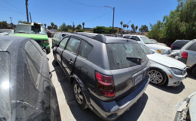 2004 Pontiac Vibe photo 2 of 5