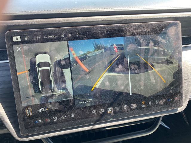 2023 Rivian R1T photo 17 of 18