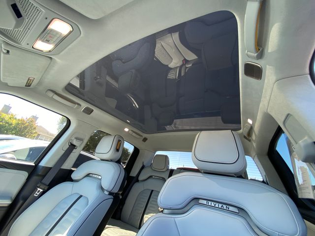 2023 Rivian R1T photo 15 of 18