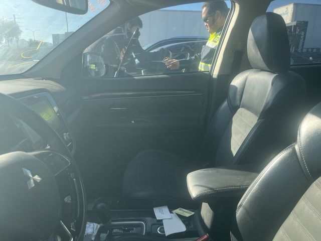 2020 Mitsubishi Outlander photo 3 of 6