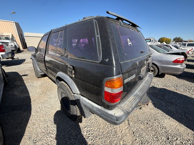 1996 NISSAN Pathfinder photo 2 of 12