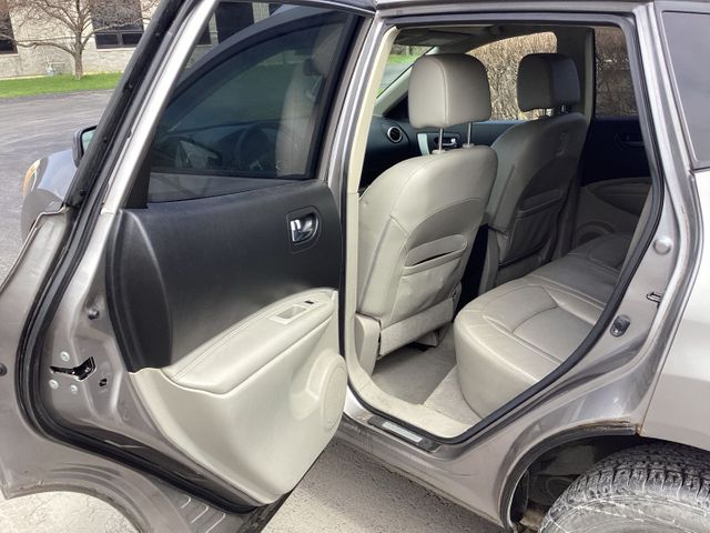 2010 NISSAN Rogue photo 16 of 23