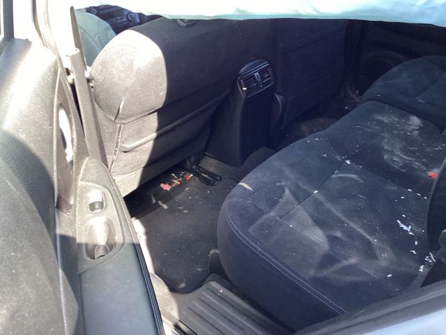 2016 NISSAN Rogue photo 17 of 24