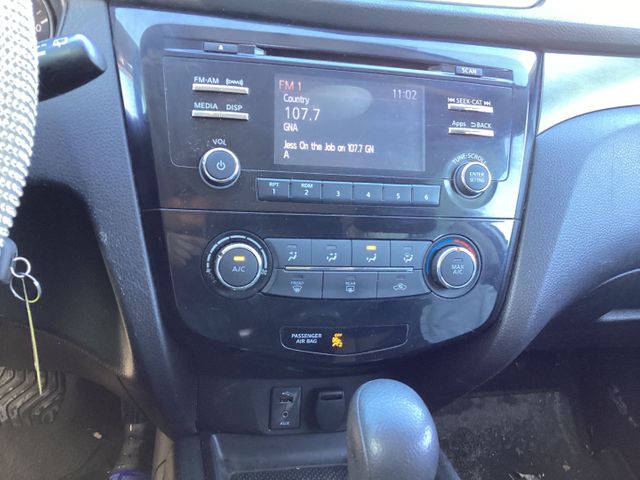 2016 NISSAN Rogue photo 22 of 24