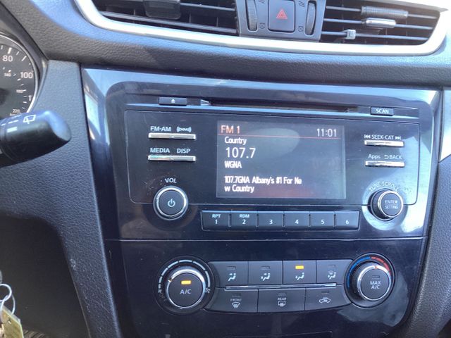 2016 NISSAN Rogue photo 21 of 24