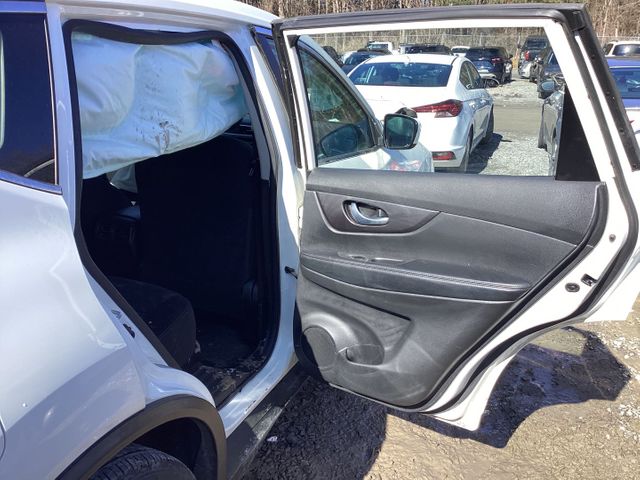 2016 NISSAN Rogue photo 12 of 24