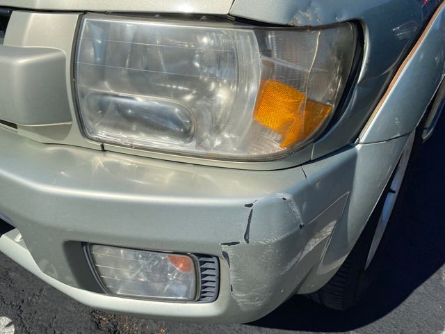 2001 INFINITI QX4 photo 2 of 22