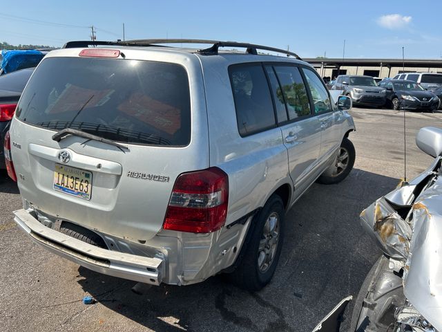 2004 TOYOTA Highlander photo 3 of 4