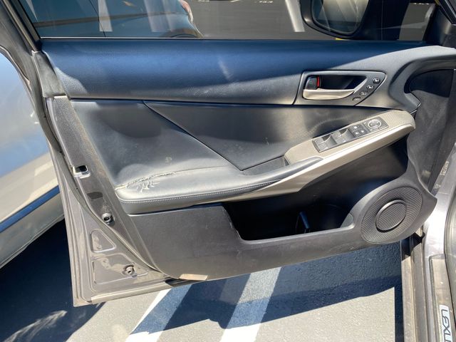 2018 LEXUS IS photo 19 of 25