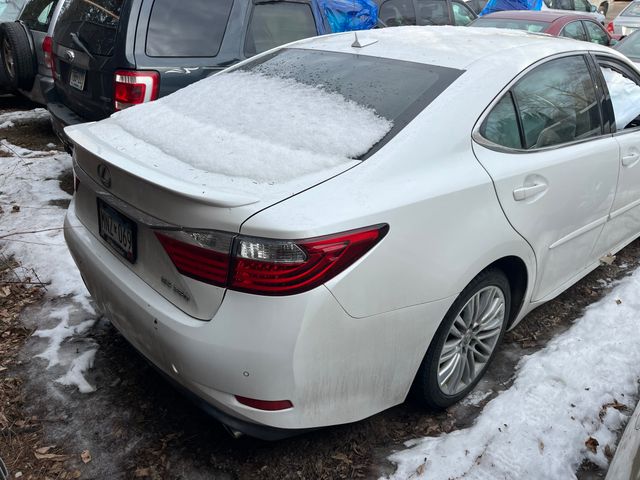 2013 LEXUS ES photo 3 of 5