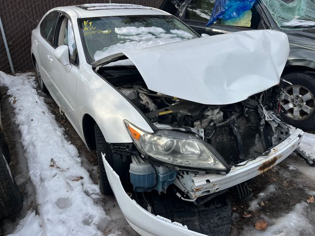 2013 LEXUS ES photo 2 of 5