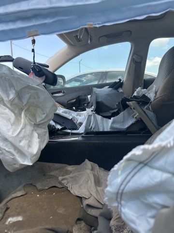 2006 LEXUS IS photo 4 of 7