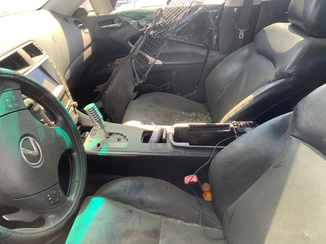 2007 LEXUS IS photo 2 of 6