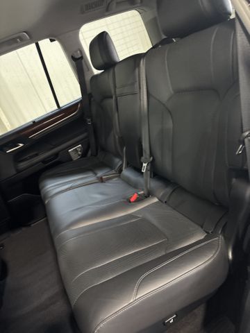 2019 LEXUS GX photo 7 of 8