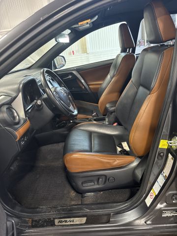 2017 TOYOTA RAV4 photo 6 of 8