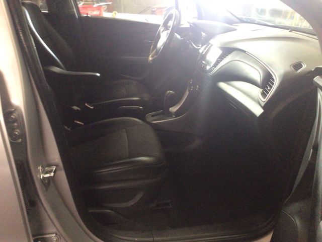 2019 CHEVROLET Trax photo 9 of 16