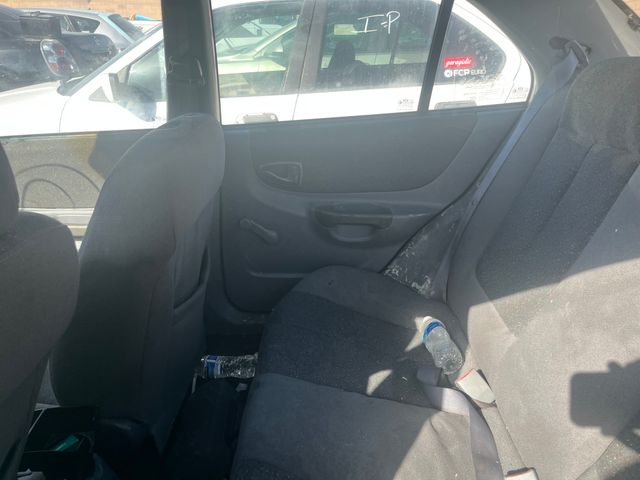 2001 Hyundai Accent photo 4 of 6