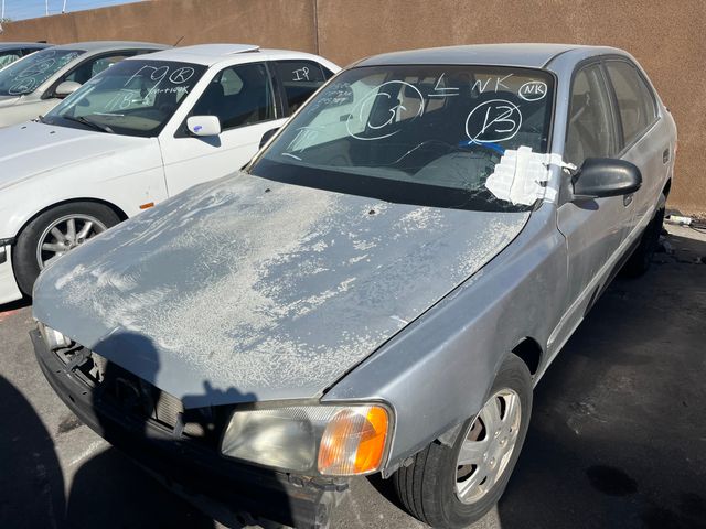 2001 Hyundai Accent photo 2 of 6