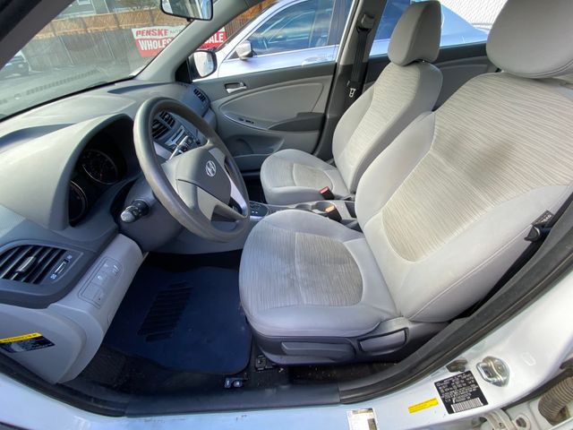 2017 HYUNDAI Accent photo 16 of 18