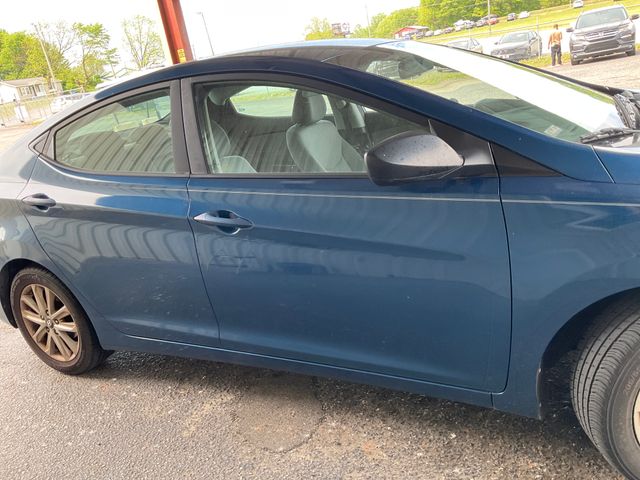 2016 HYUNDAI Elantra photo 4 of 13