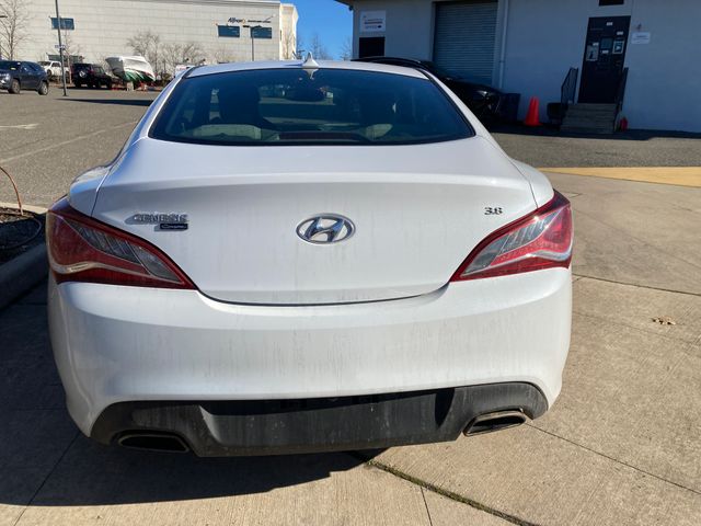 2015 Hyundai Genesis Coupe photo 4 of 15