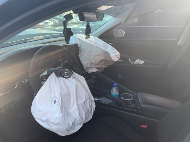 2023 HYUNDAI Elantra photo 7 of 8