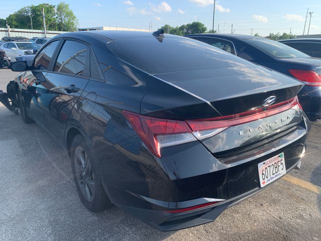 2023 HYUNDAI Elantra photo 6 of 8