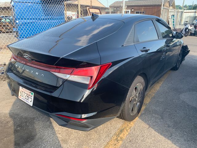 2023 HYUNDAI Elantra photo 5 of 8