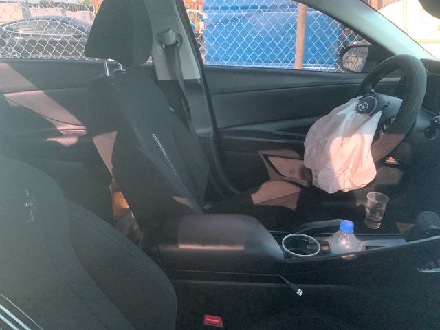 2023 HYUNDAI Elantra photo 3 of 8
