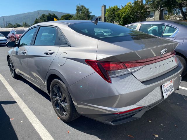 2023 HYUNDAI Elantra photo 8 of 19