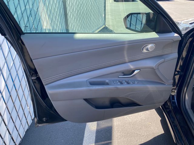 2021 HYUNDAI Elantra photo 16 of 20