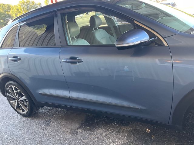 2021 KIA Niro photo 4 of 14