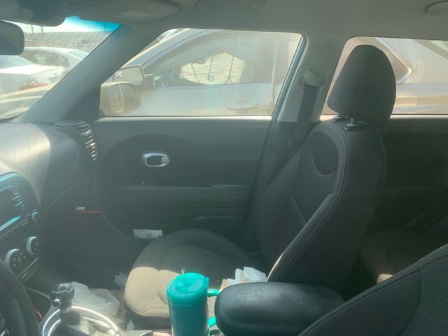2017 KIA Soul photo 2 of 5