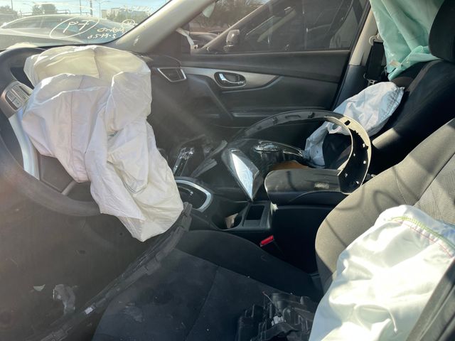 2016 Nissan Rogue photo 3 of 6