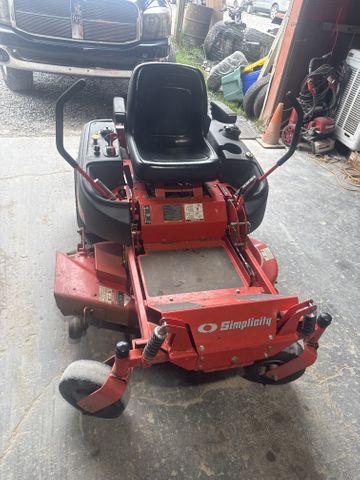 2005 Simplicity  18/44 zero turn photo 2 of 11