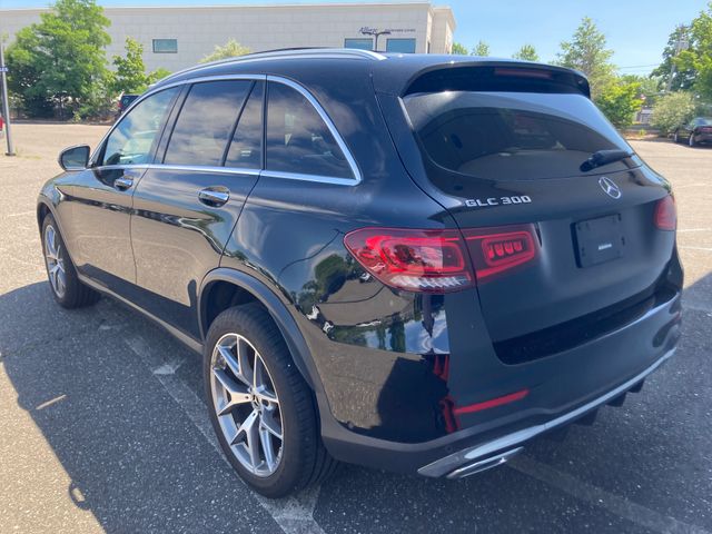 2022 Mercedes-Benz GLC photo 2 of 10