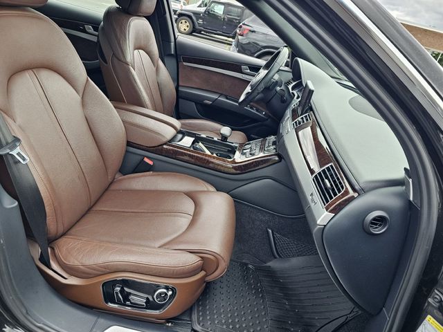 2013 Audi A8 photo 28 of 31