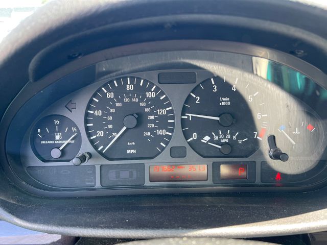 2003 BMW 325i photo 15 of 16