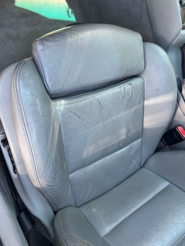 2003 BMW 325i photo 12 of 16