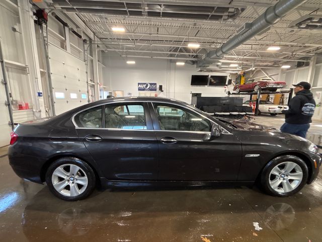 2013 BMW 5 Series photo 4 of 8